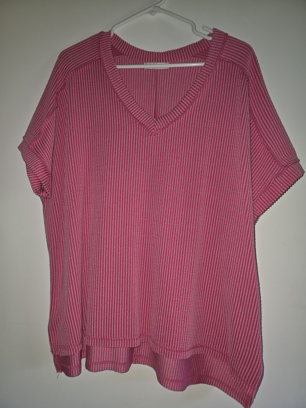 Zenana Outfitters Ribbed V-Neck Short Sleeve Top in Pink L/XL